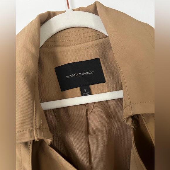 Banana Republic lightweight trench - Picture 3 of 3